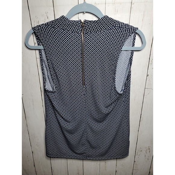 Ann Taylor Womens Size Med Sleeveless Navy Flower Print Blouse Stretchy V-neck - Picture 2 of 7